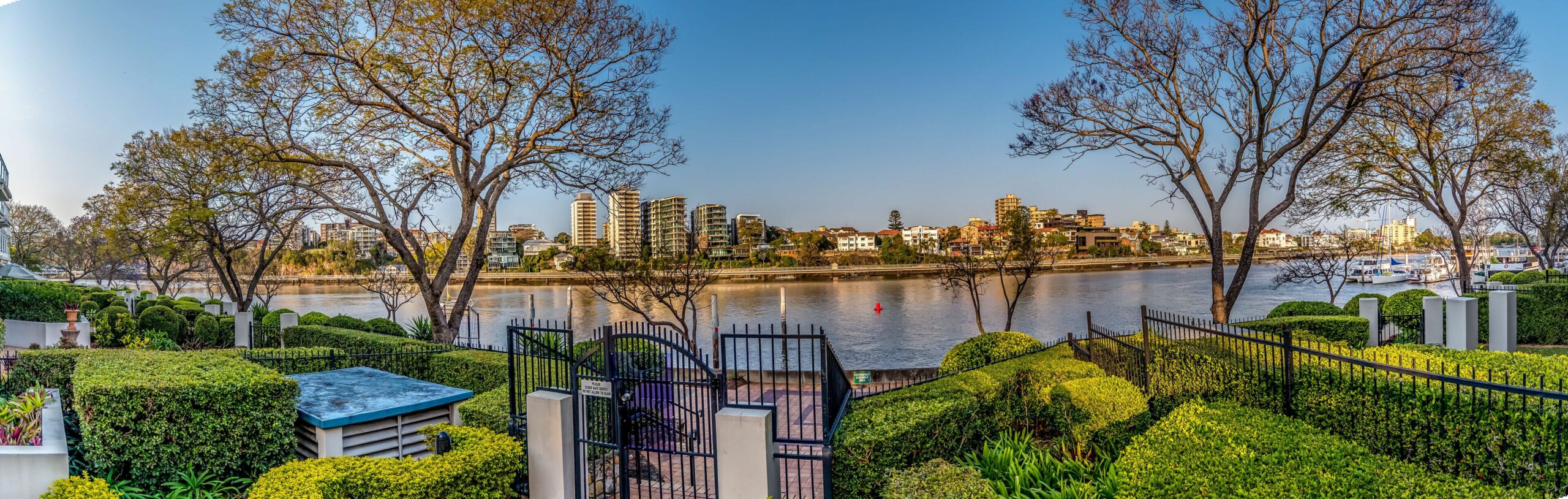 Stylish Riverside Apartment w/ Lagoon Style Pool, BBQ, WIFI & Netflix