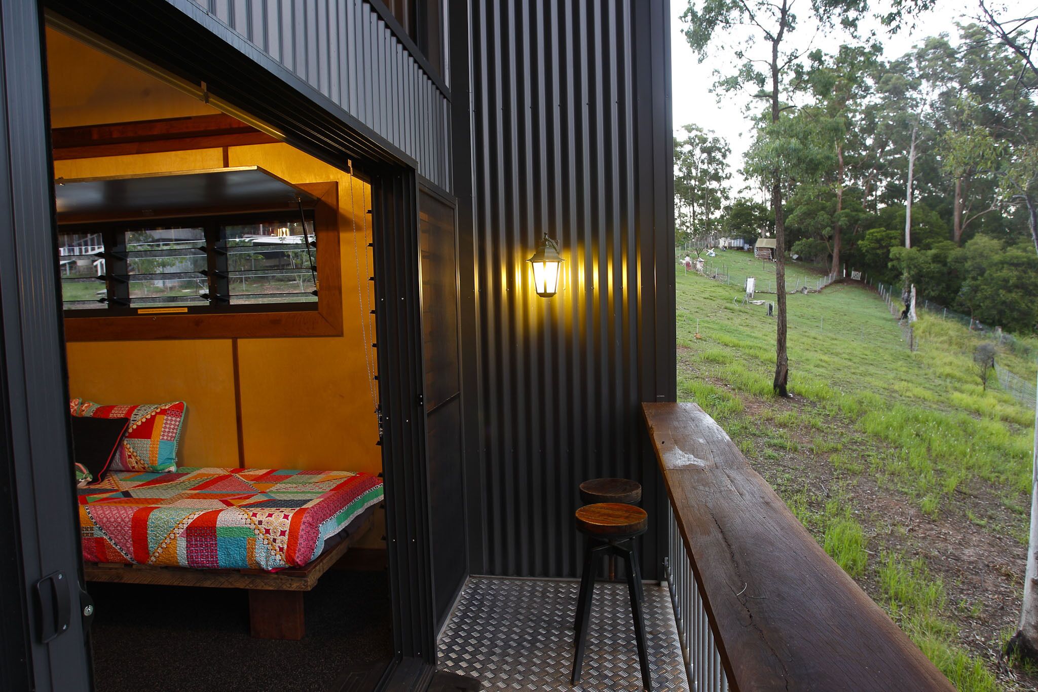 Tree House #1. Private, Stone Bath With Amazing Views to the Gold Coast.3levels