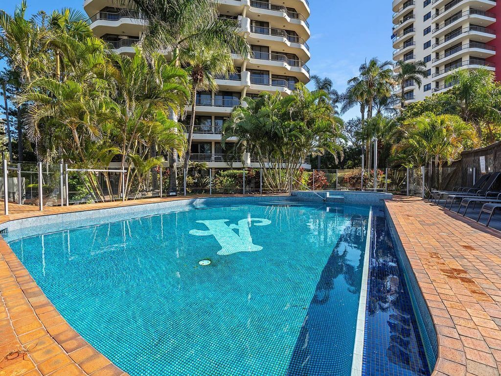 Taste Surfers Paradise Living in Lush Home