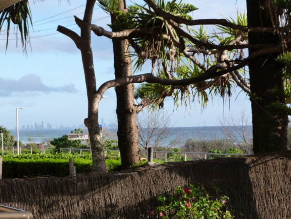 Tina's Beachside AT Bilinga - Beautiful Beachfront With 180 Degree Ocean Views