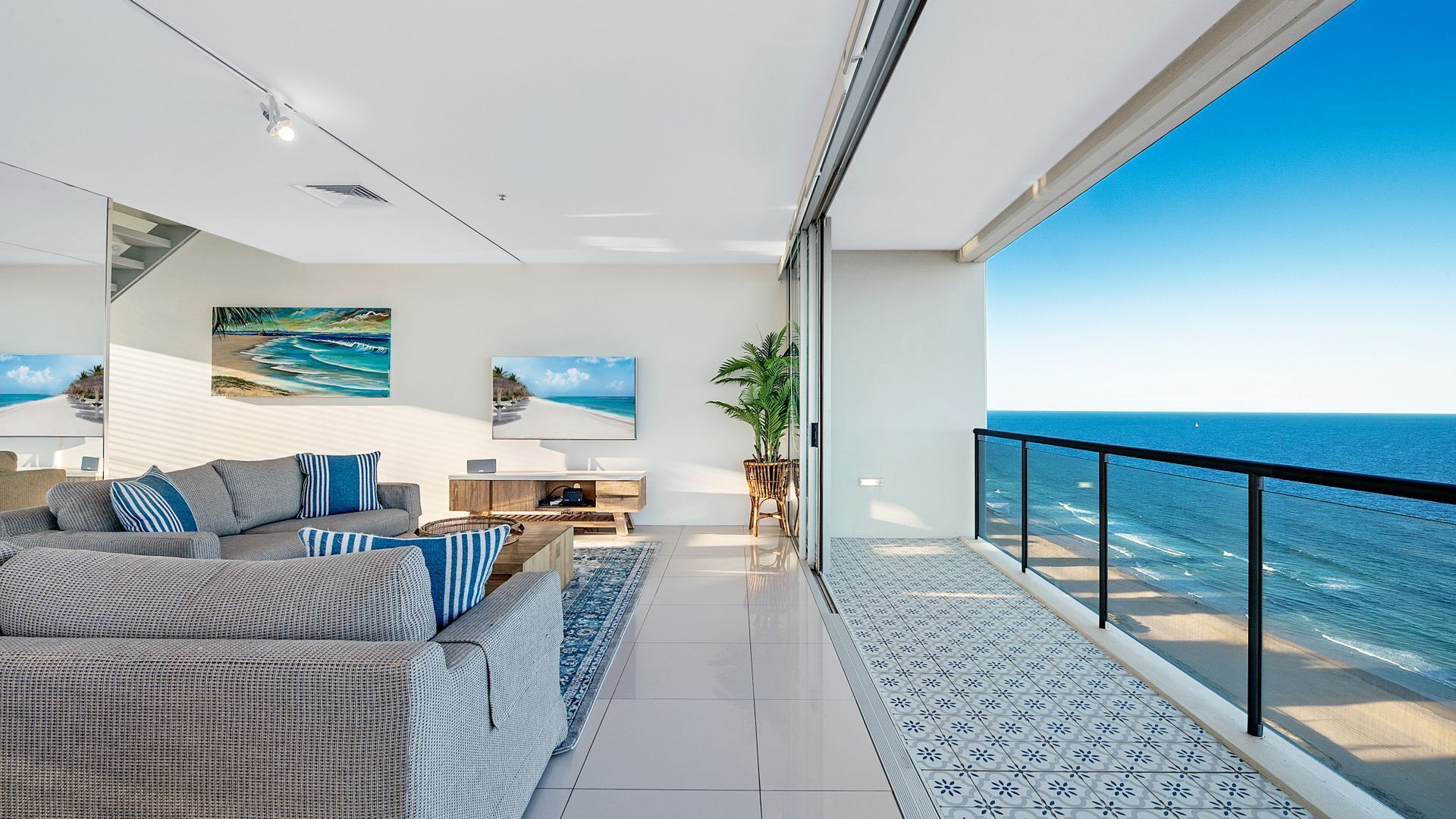 Air on Broadbeach 2 Level Private Apartment