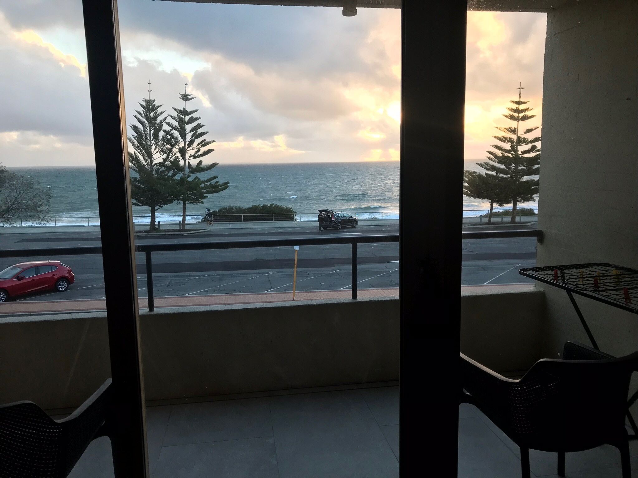 Cottesloe Beachfront Luxury Ocean View Apartment Ideal for Couple and Children