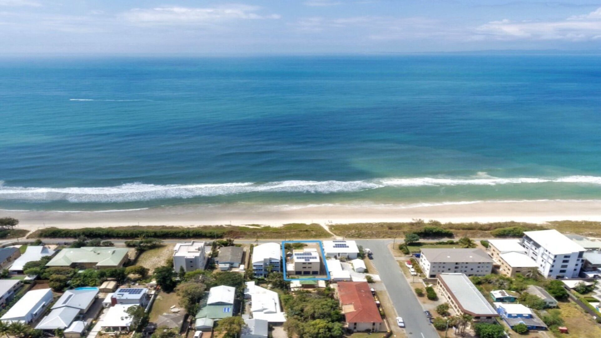 PERIWINKLE - BEACH FRONT UNIT WITH FOXTEL