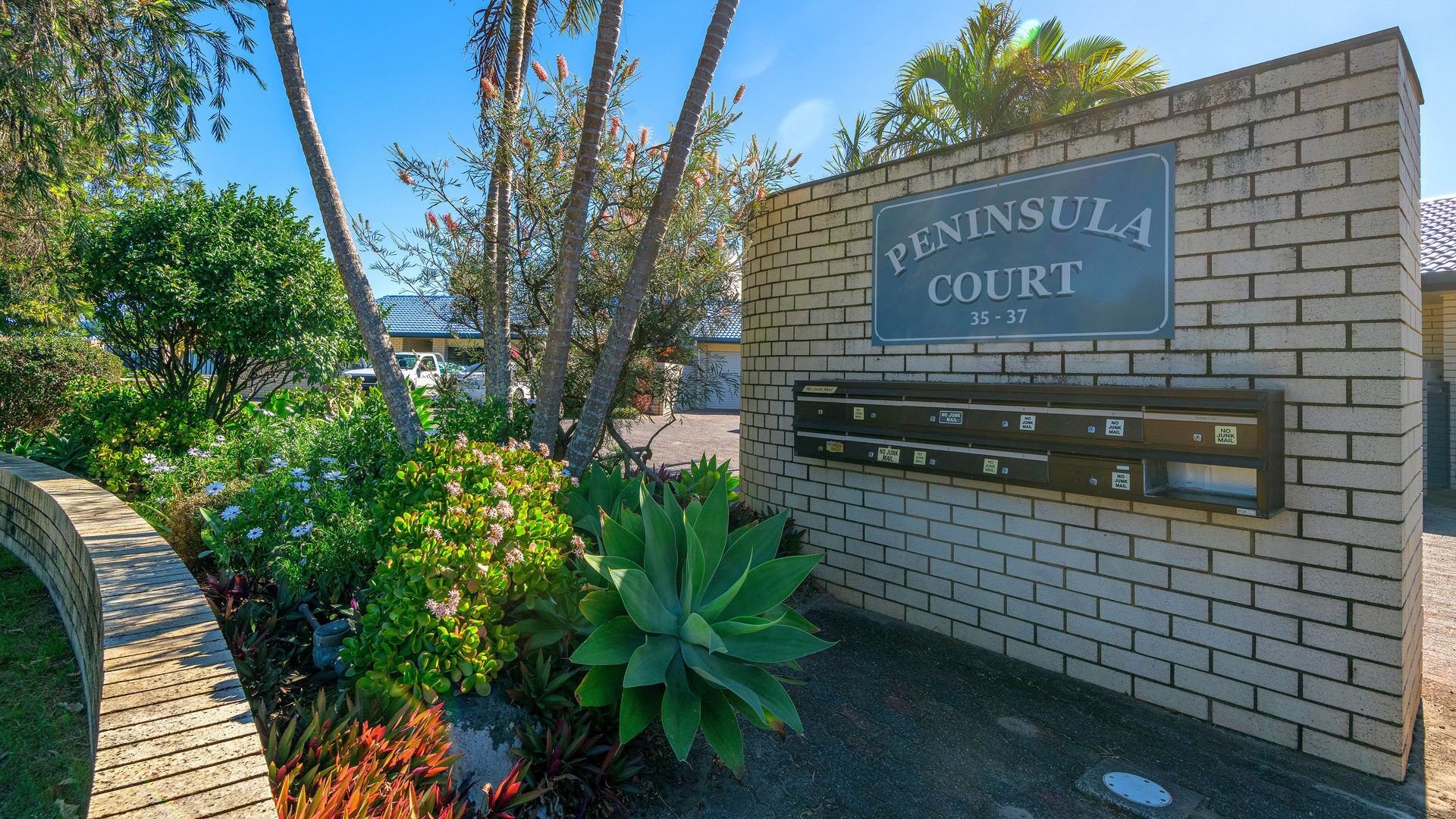 Peninsula Court Unit 9 - Relaxing River Front Location