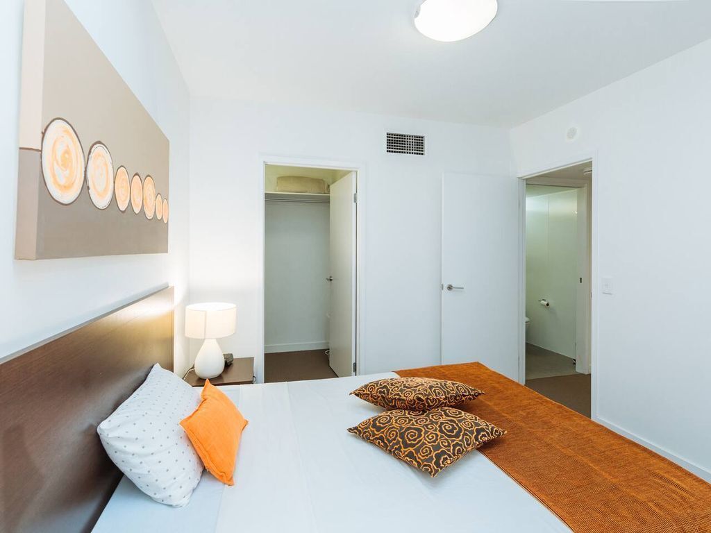 Best Location 1 Bed Apt Next to the Bcec & IGA