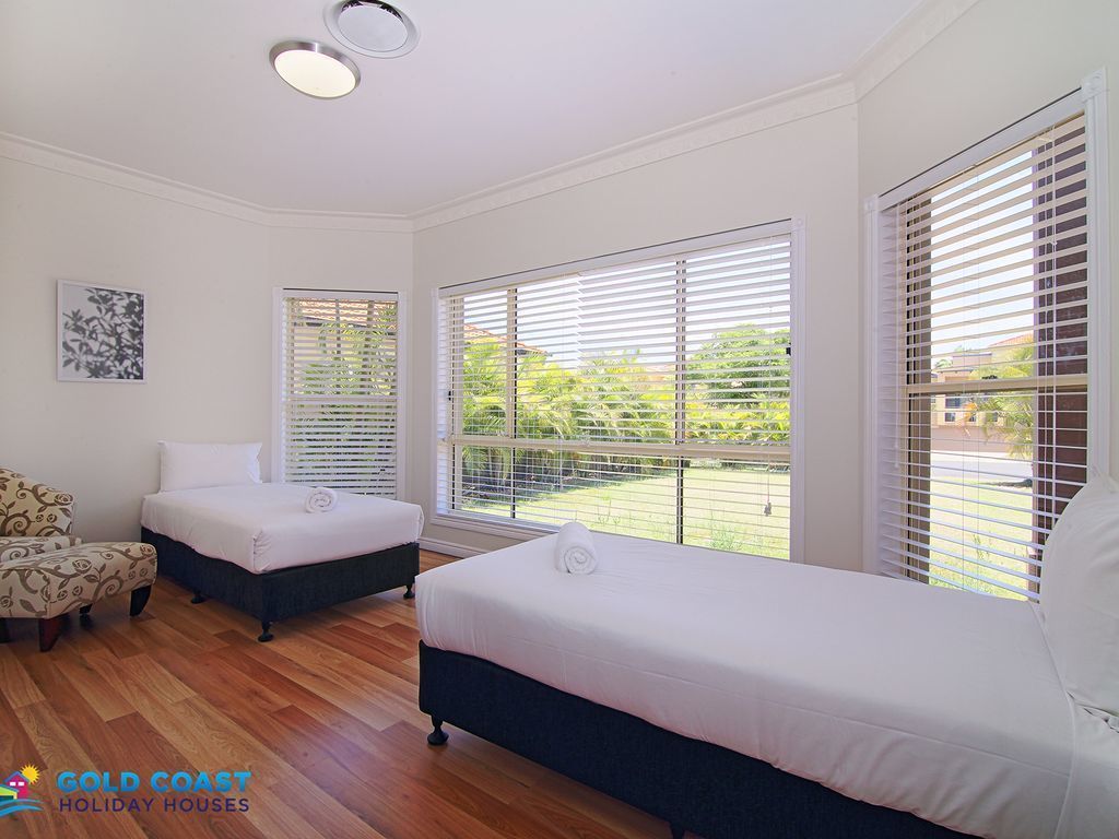 Gold Coast Holiday Houses - Sails @ Hope Island Resort