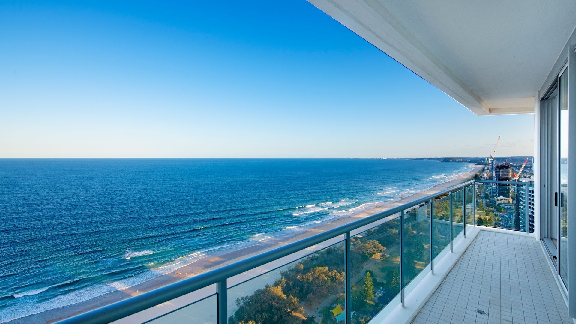 Air on Broadbeach 2 Level Private Apartment