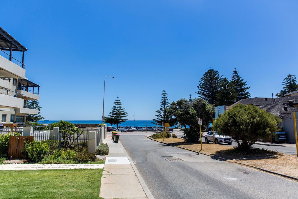 Location! Location! 1 min to Cottesloe Beach