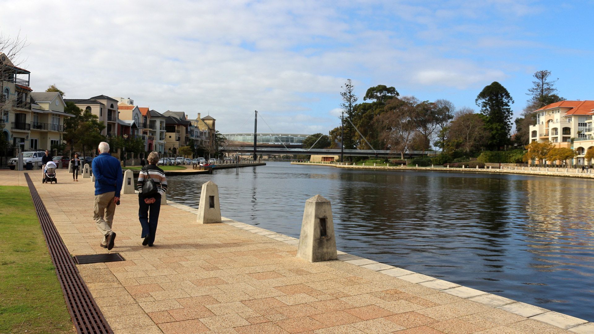 E.Perth riverside T/House 150m to Shops & Eats.