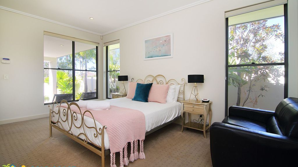 Gold Coast Holiday Houses - THE Parkway @ Sanctuary Cove