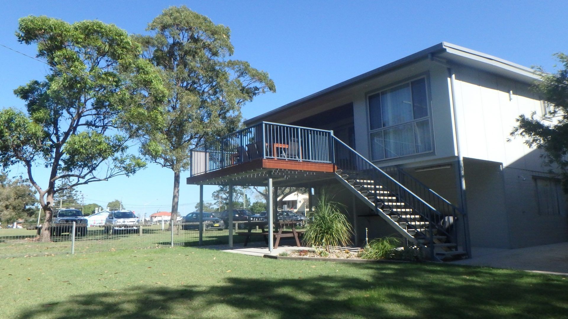 PAR1 - BEACH HOUSE ON PARK WITH RIVER VIEWS