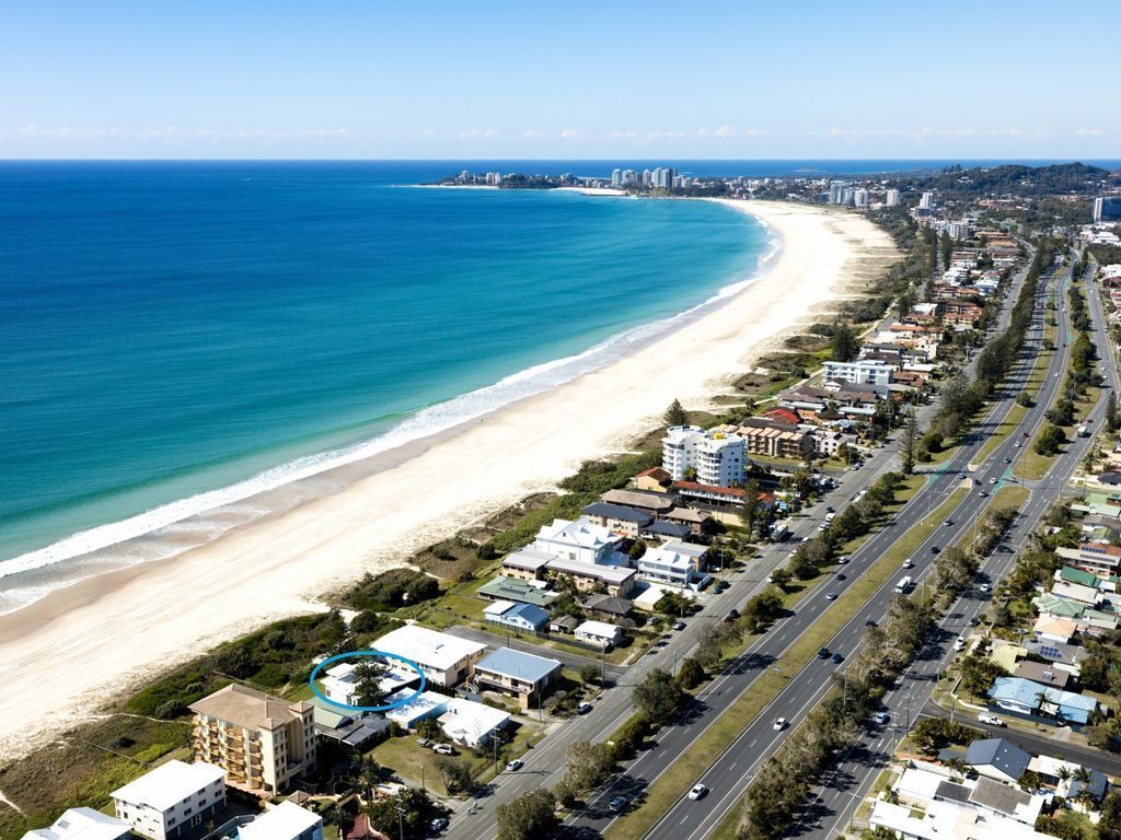 Beachfront Abode - Absolute beachfront holiday house