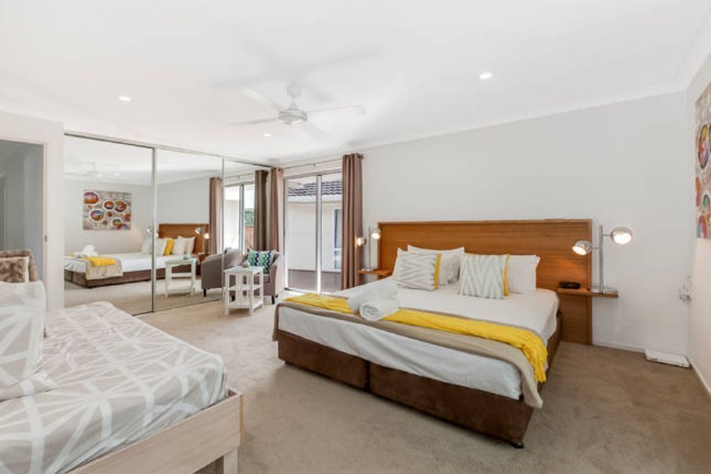 Luxury Waterfront Family Entertainer IN Broadbeach Waters