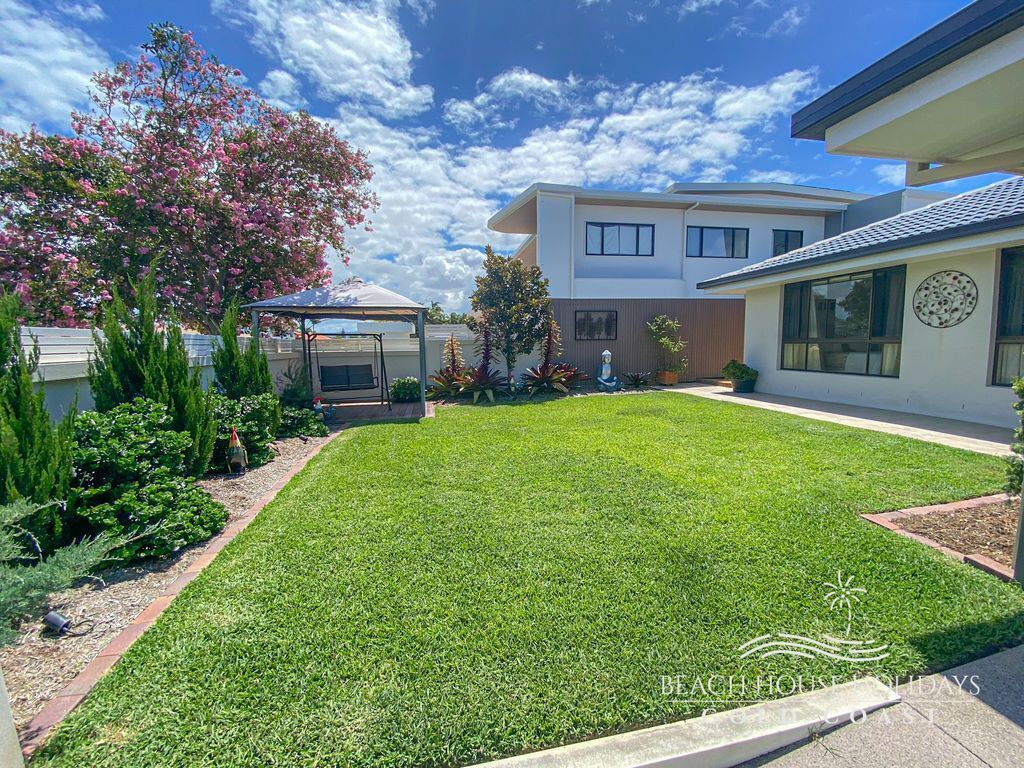 4 Bedroom Wide-waterfront Home With Pool and Skyline Views