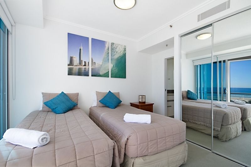 Reflections Tower 2 Unit 304- Coolangatta Beachfront 2 Bedroom Apartment with Wi-Fi, easy walk to cl