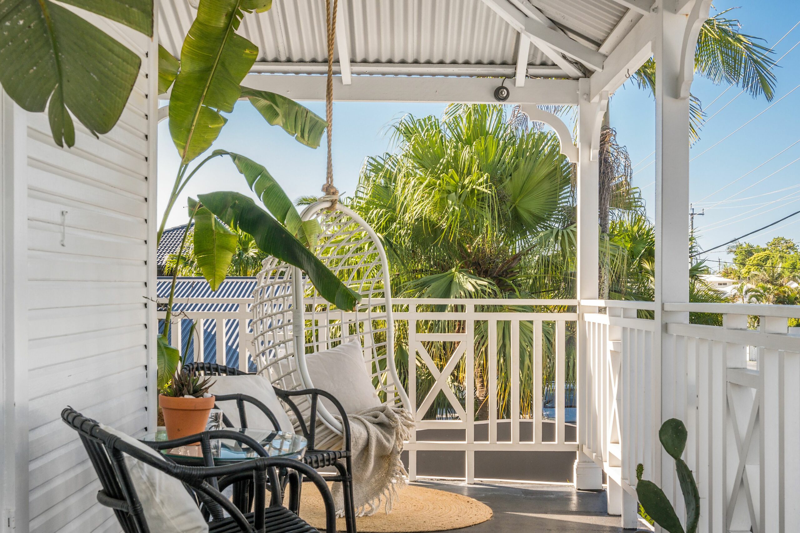 Luxury 4 Bedroom Byron Cottage With A/C & Heated Pool - Walk to Beach and Town