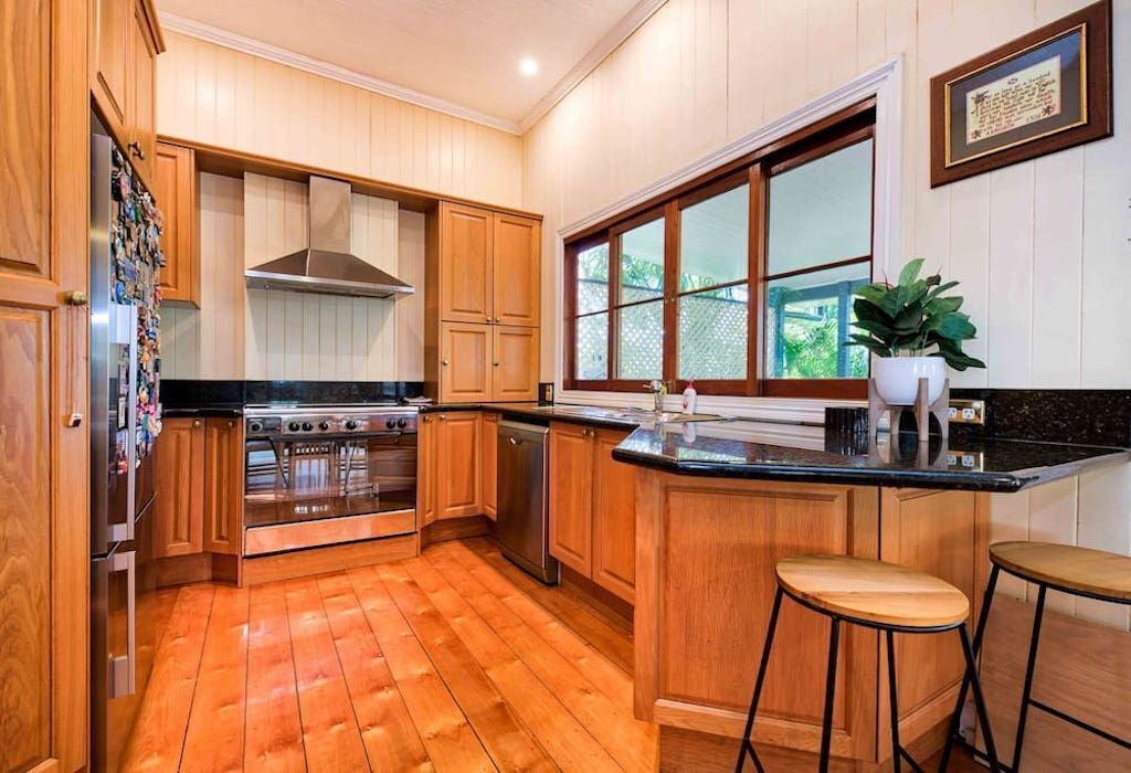 Comfy, Character Qldr ~ 3bed House W/parking ~ Woolloongabba