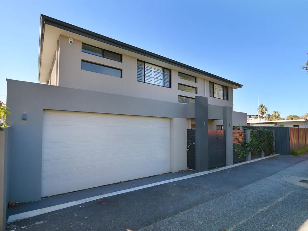 Luxury 4-Bedroom House - Mount Lawley