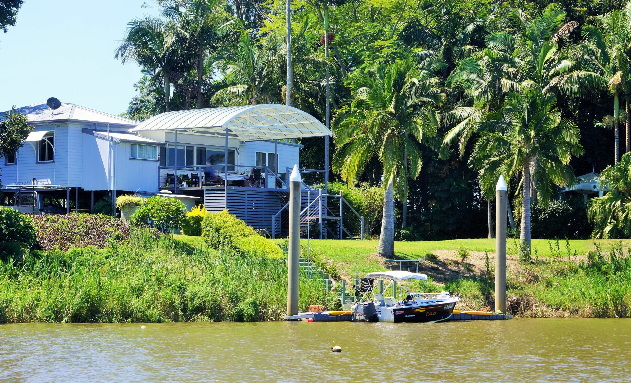 A quiet location with a Riverfront view which has its own mooring.