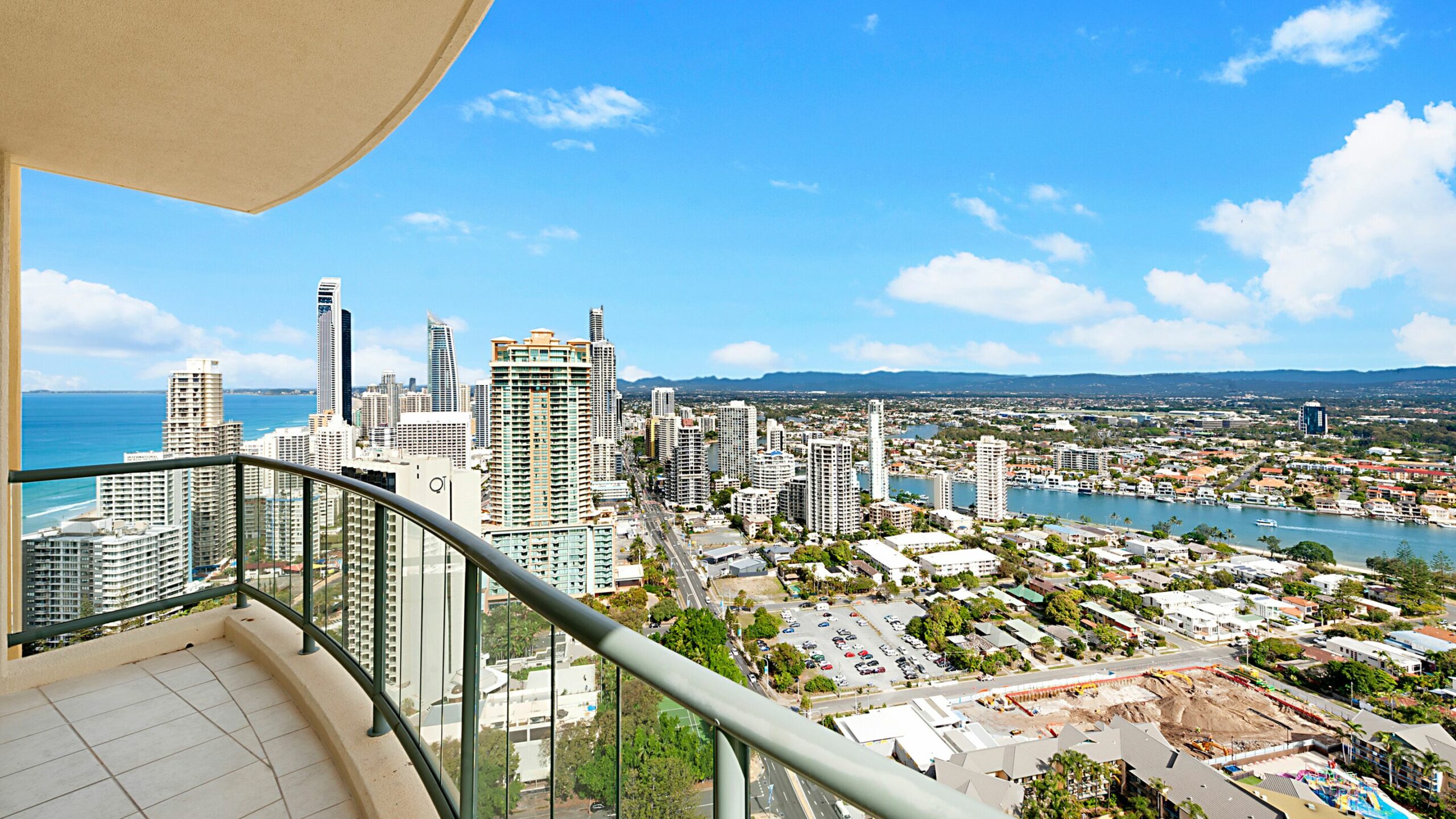 Surfers Paradise Luxury Apartment Ocean Front Panorama