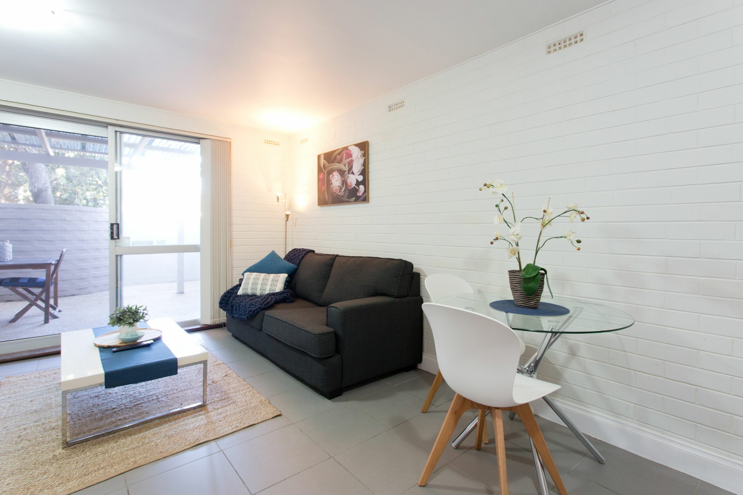 Ground Floor Apartment Near Nature, Cafes, Hospitals, UWA & City - Smart TV