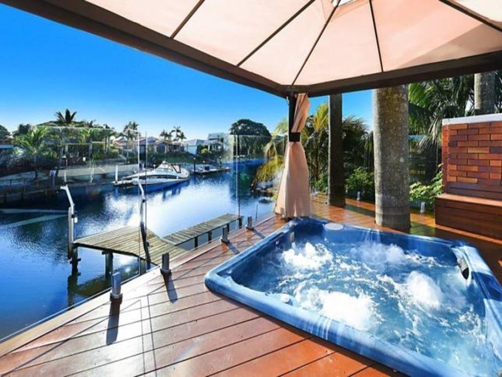 Luxury Waterfront Family Entertainer IN Broadbeach Waters