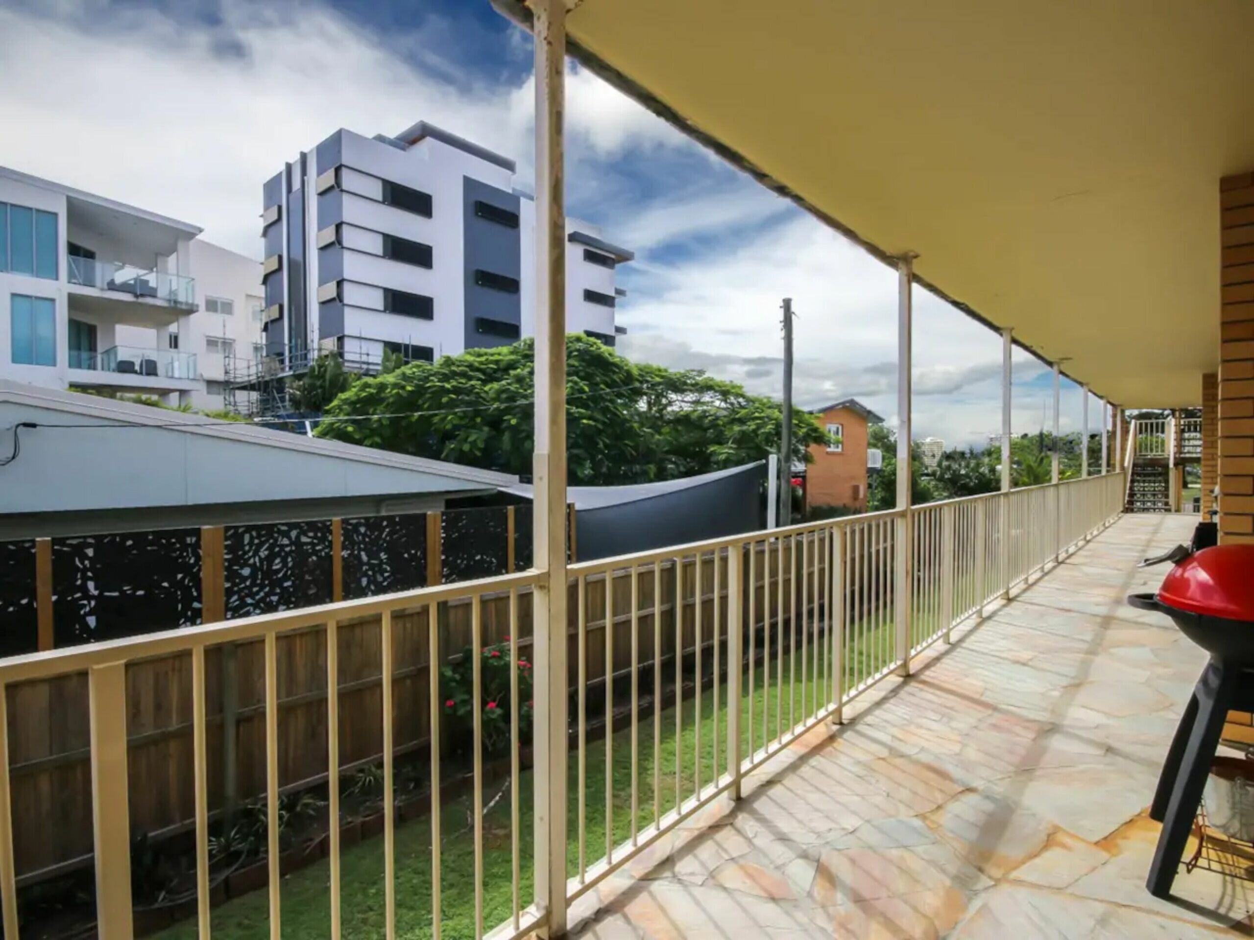 Contemporary 2 Bedroom Beachfront Apartment