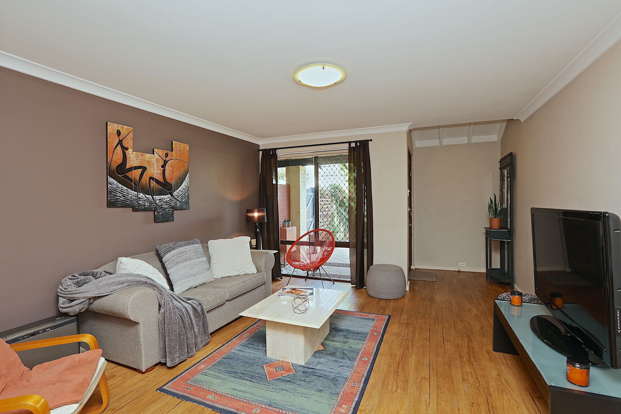 BEST LOCATION in Perth!  Free Wifi & Netflix Gorgeous Family friendly townhouse