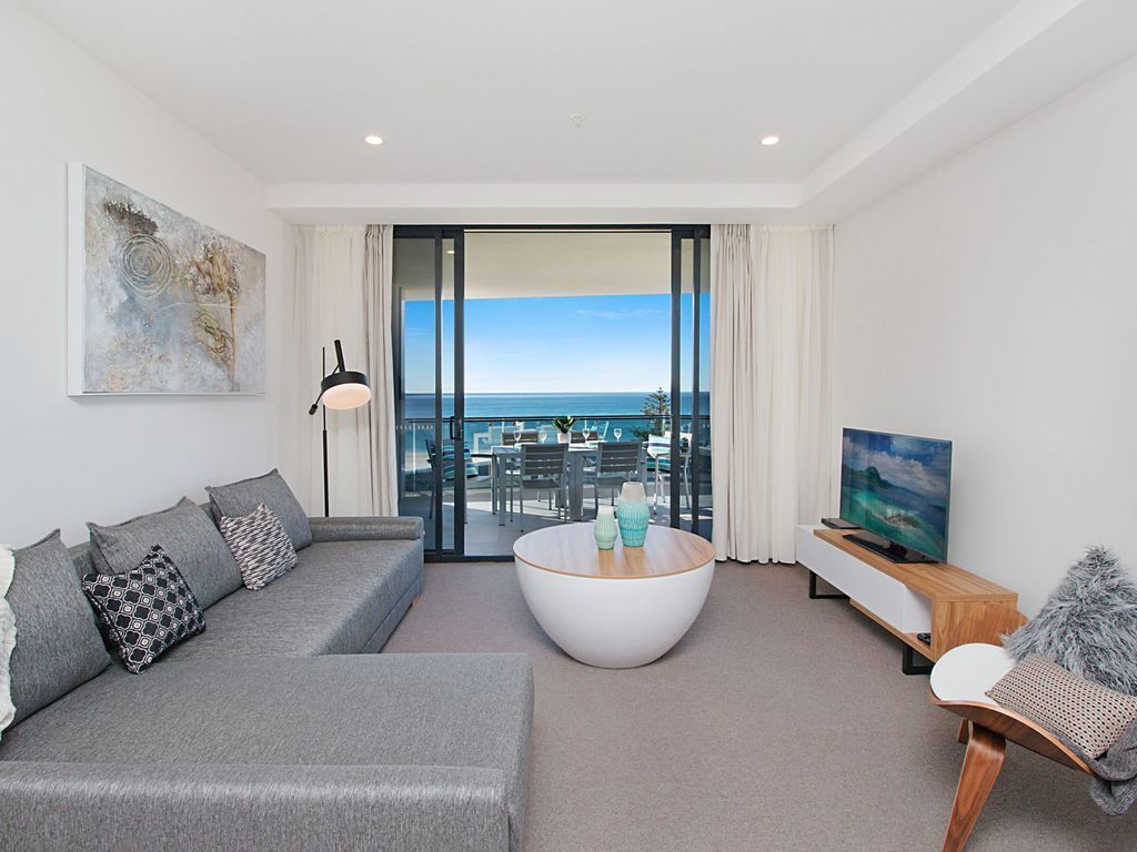 Iconic Unit 704 Luxury beachfront apartment with Wi-Fi on Kirra beach in Coolangatta