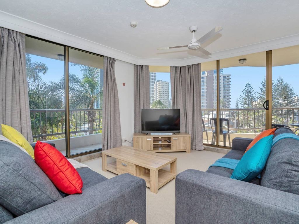 Taste Surfers Paradise Living in Lush Home