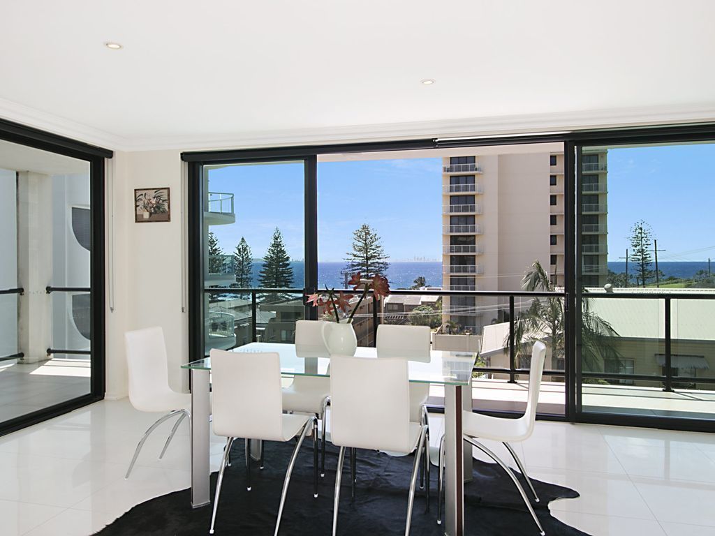 1/21 Petrie Street Within minutes walk you will enjoy the beautiful beaches of Rainbow Bay, Snapper