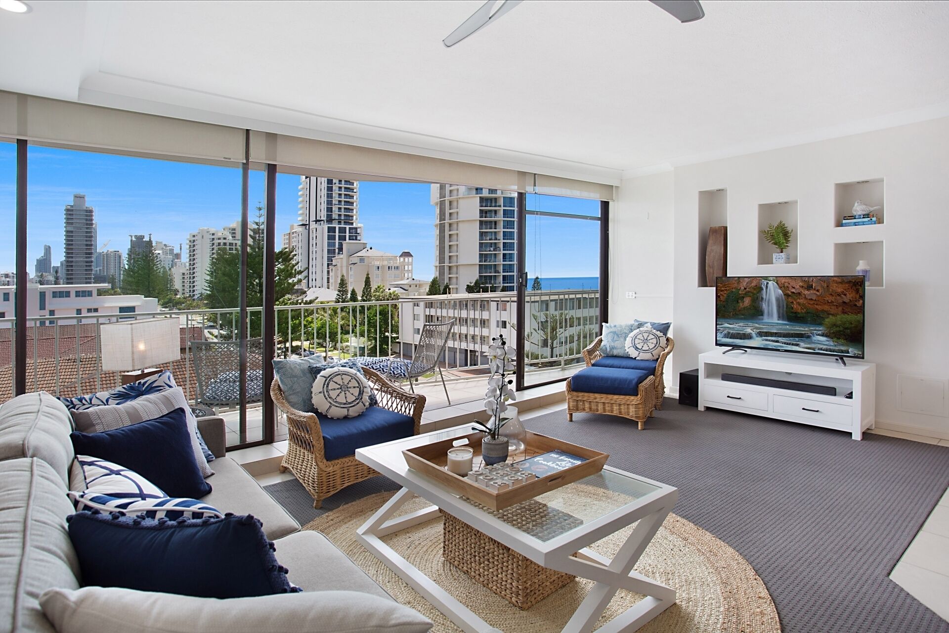 Wow! Stylish Ocean-view Beachside Apartment