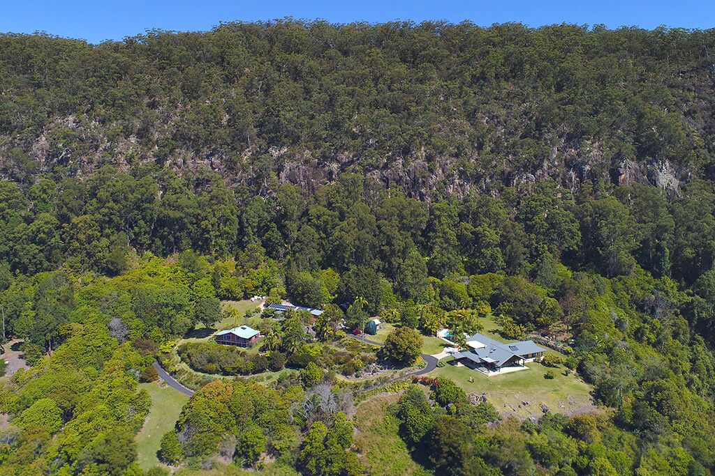 CLOGHEEN COTTAGE  Stunning Mountain and Ocean Views in the Byron Bay Hinterland