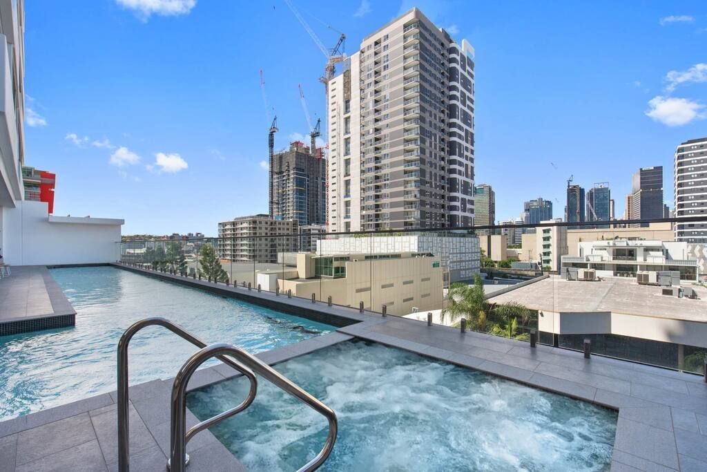 2 Bedroom Unit With Amazing View @ South Bank WOW