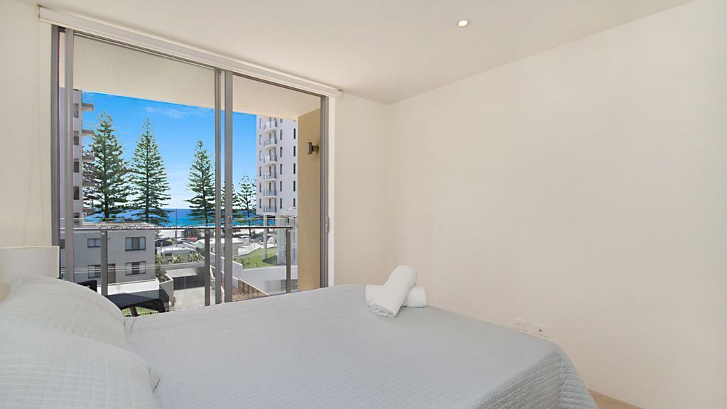 Maili 6 Luxury sky Home Apartment in Rainbow Bay Coolangatta Wi-fi Included