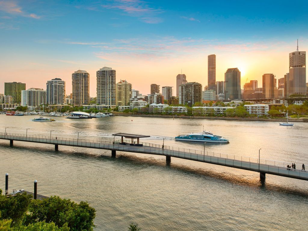 Glam ~ Skyline City, Water + Story Bridge Views