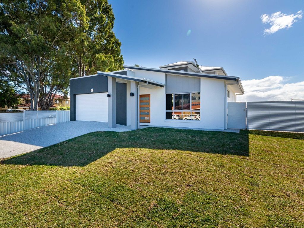 Stunning Canal Home Oh So Close To The Waterfront