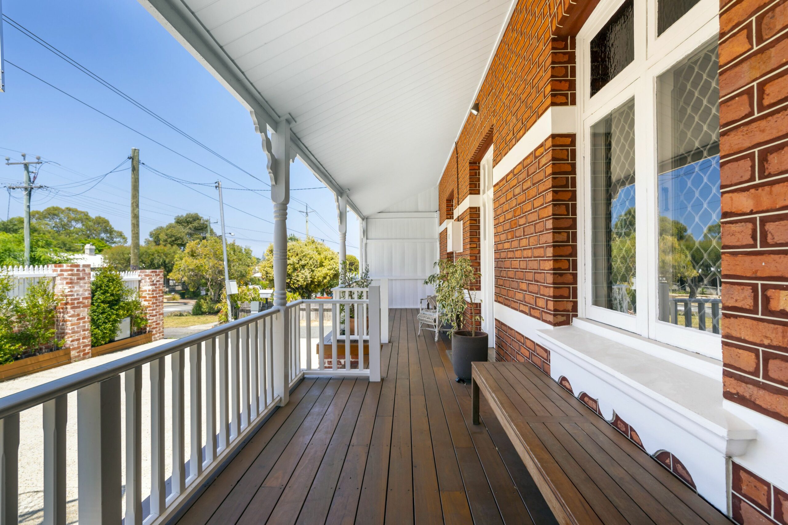 Outdoor Oasis With Views! Walk to Freo, Beach, Cafes & More..