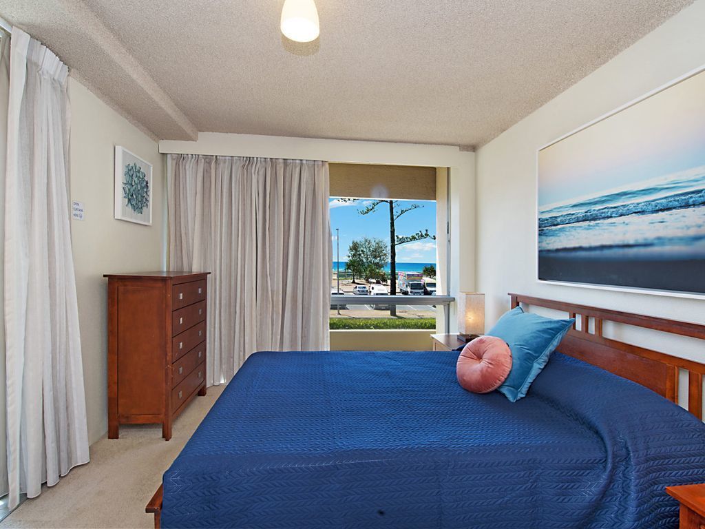 Kooringal Unit 3 - Wi-Fi included in this  apartment right on Greenmount Beach Coolangatta