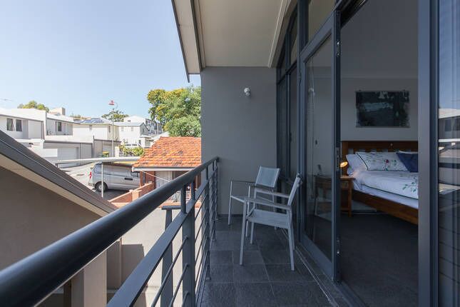 Mosman Park Stylish Townhouse - Near Glyde St-150m to Coles Supermarket & train