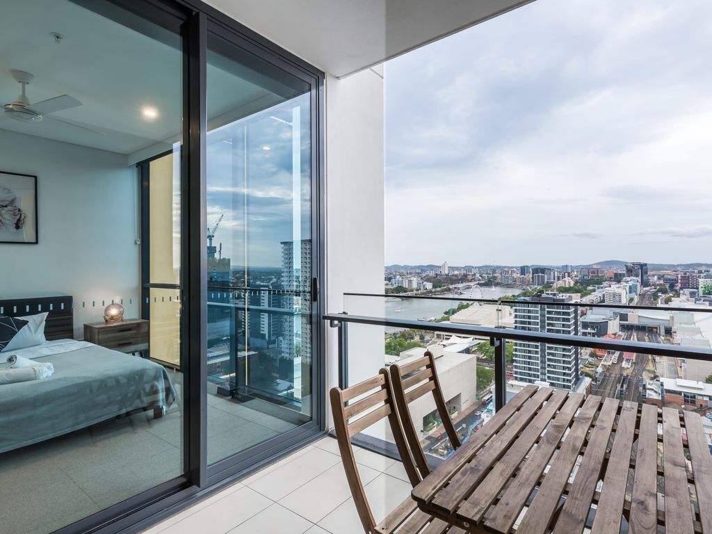 Exceptional 2 Bed 2 Bath Unit in South Brisbane