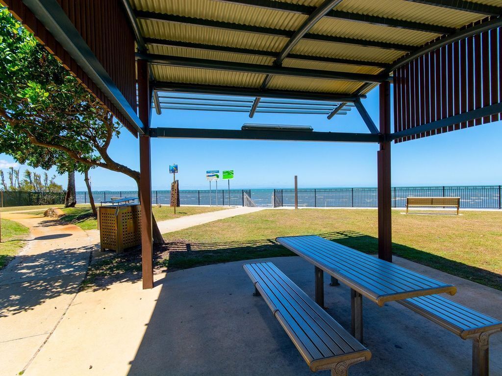 Private Canal Duplex With Pontoon - Oleander Drive, Bongaree