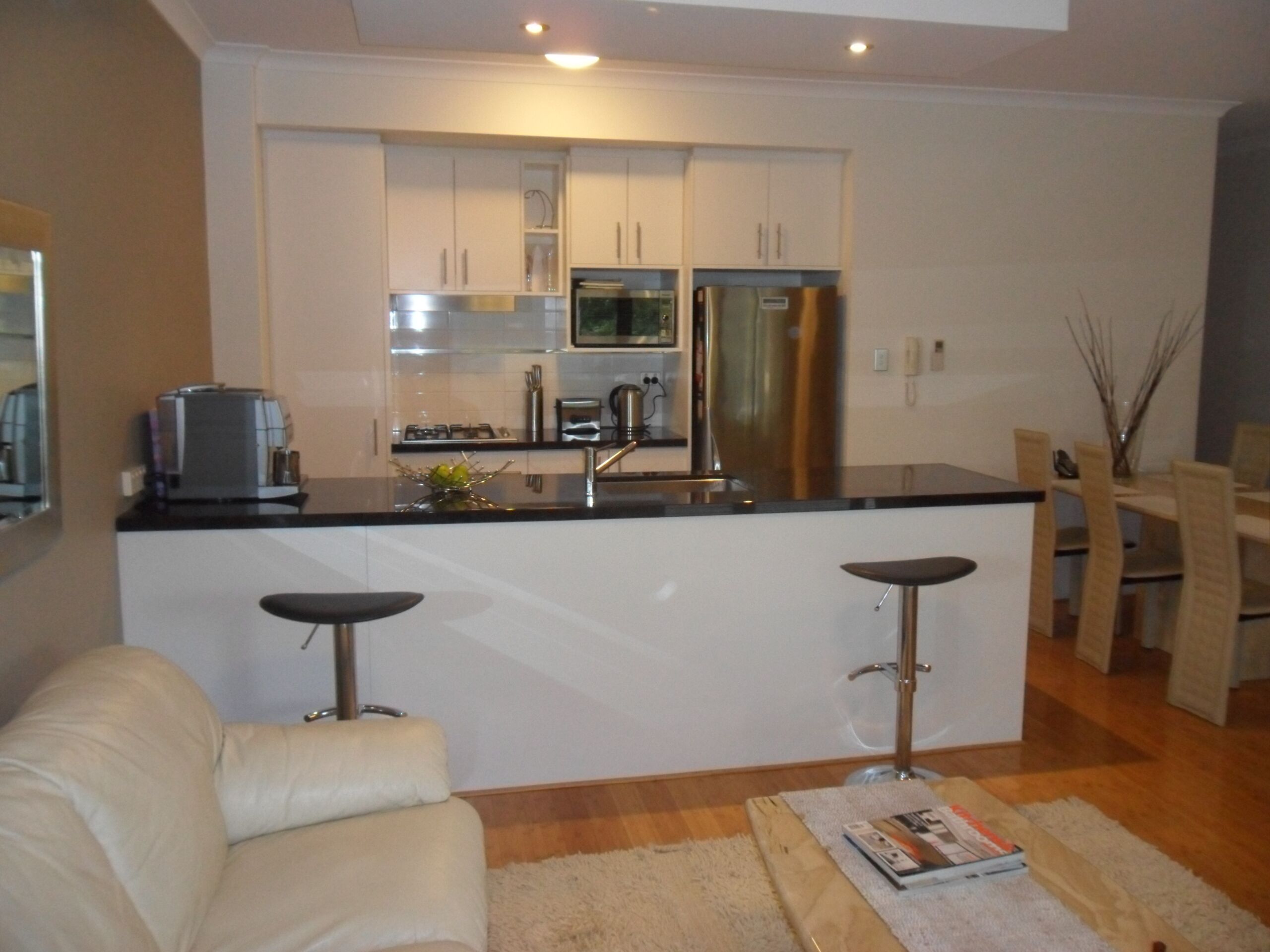 Executive Resort Style Apartment in West Perth. Heated Pool/WiFi/Bbq