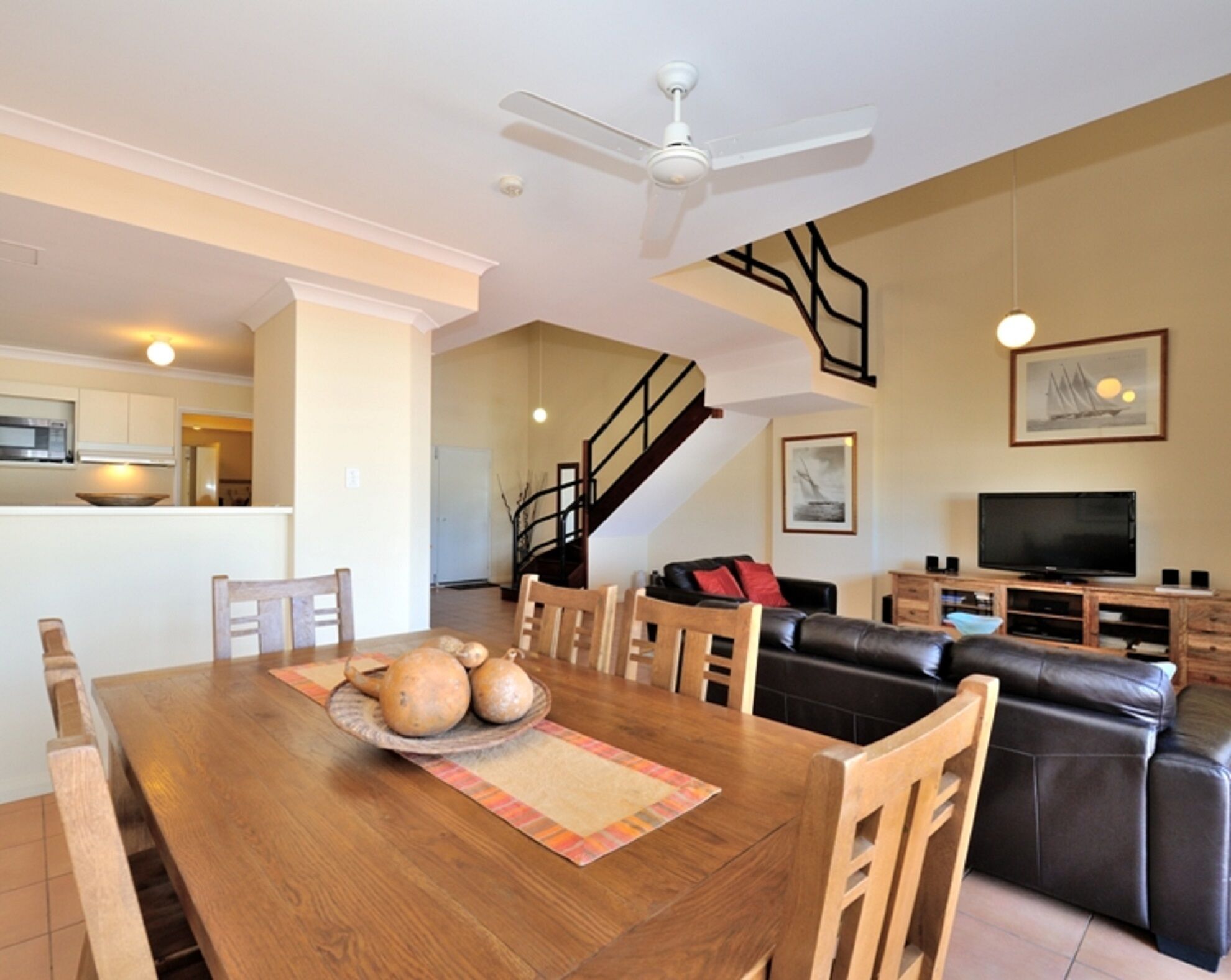 Great Value 2 Bedroom Apartment in the Heart of South Fremantle