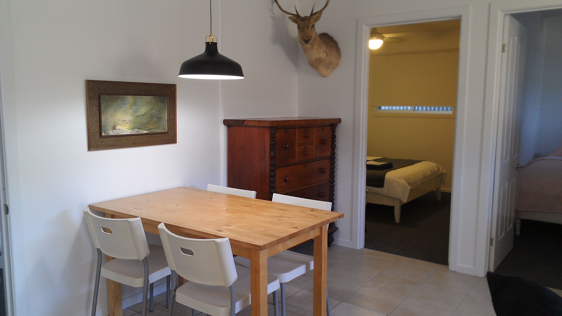 The Coast Shack - Steps to Broadwater,beach,cafes, Unlimited Wifi, Air Con