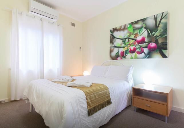 2 min walk to UWA close to CBD (5)