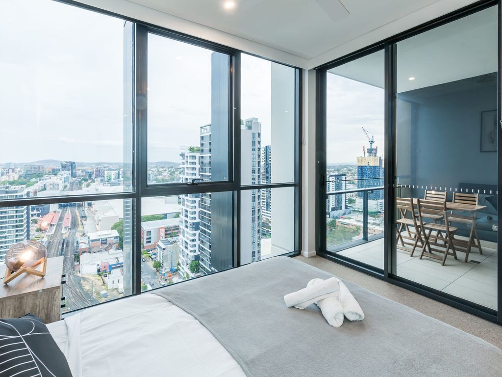 Exceptional 2 Bed 2 Bath Unit in South Brisbane