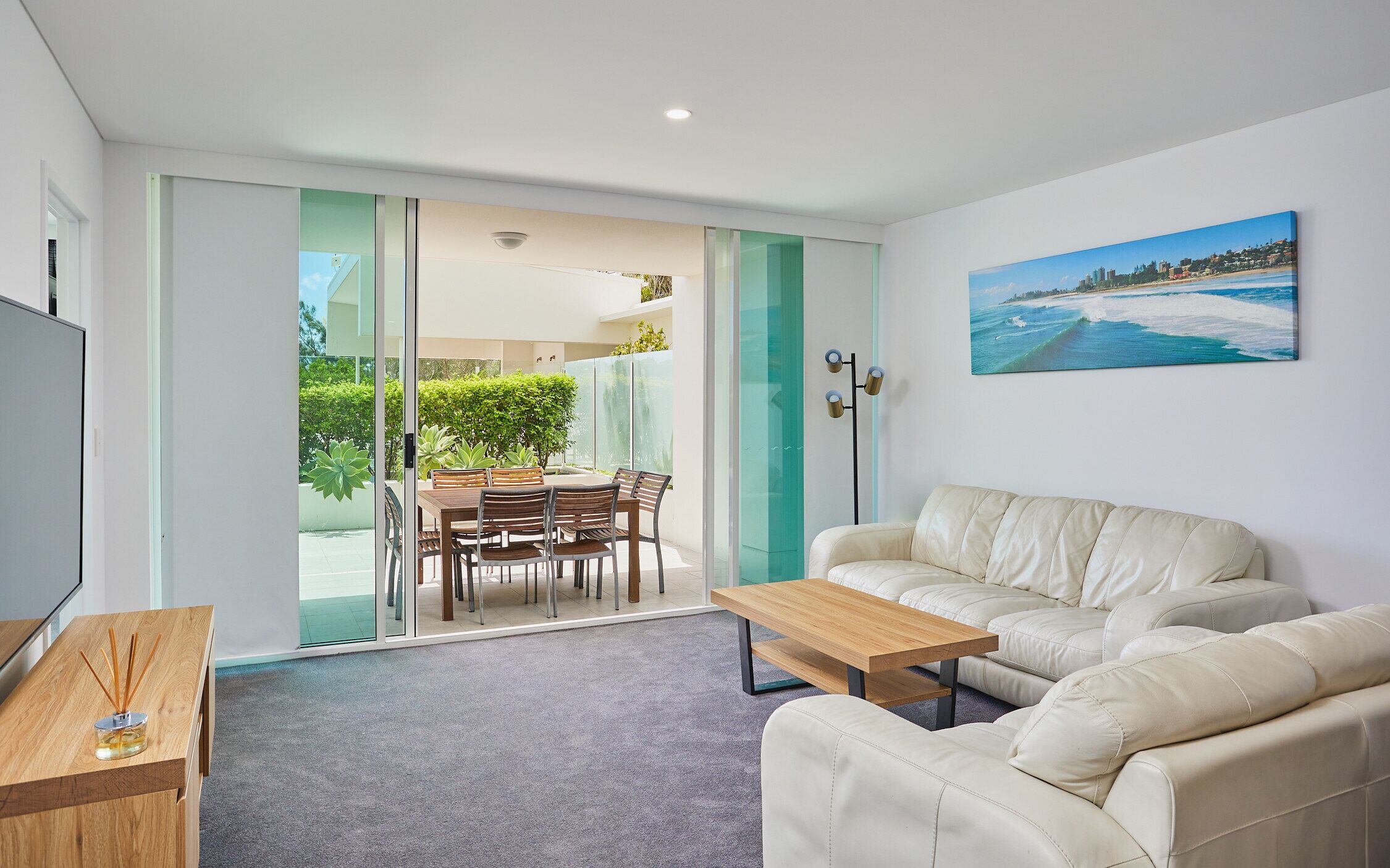 Kirra Surf Unit - 4.5 by Beach, Ground Floor With Your own Private Courtyard