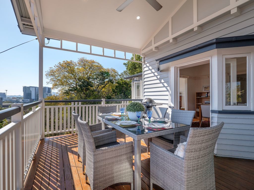 Fantastic Base for Business Meetings, Dinner Parties or Family get Together!
