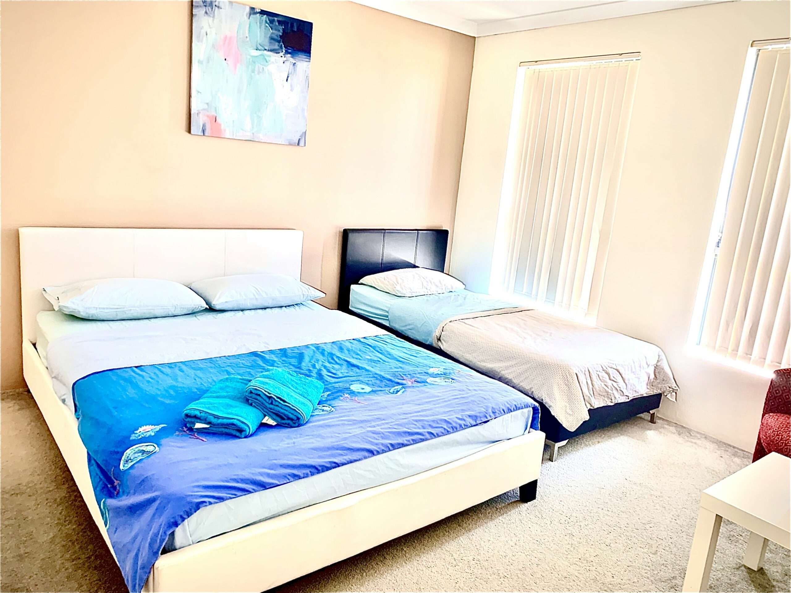 Cannington Home Accommodation House 2 (4 bedrooms & 2 bathrooms)